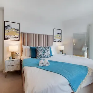 Luxury Three Bed By Excel Apartment London
